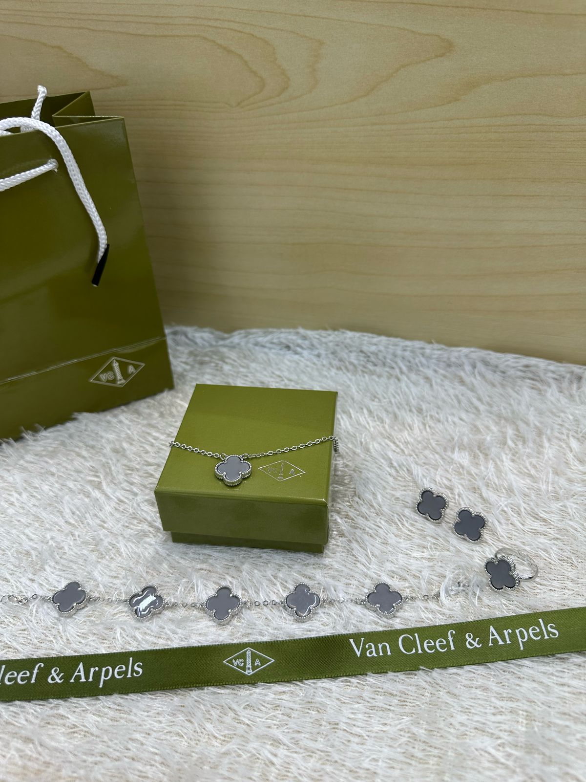 Van cleef & Arpels Set Silver | Necklace | Bracelet | Ring (free size) | Earing
