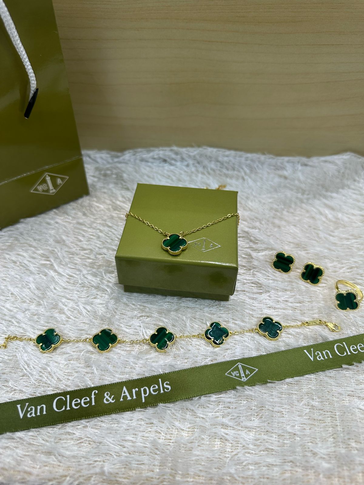 Van cleef & Arpels Set Gold | Necklace | Bracelet | Ring (free size)  | Earing